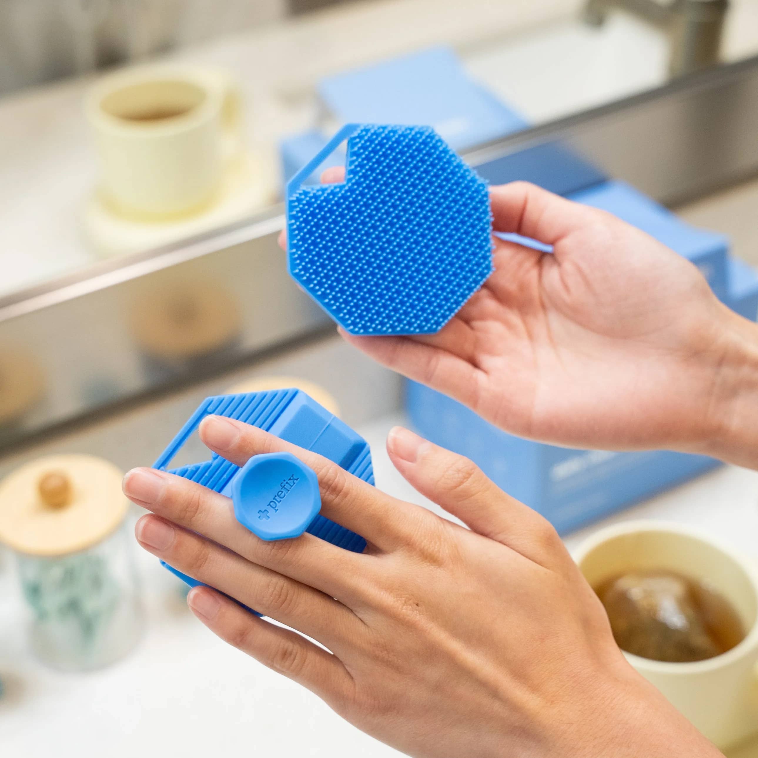 prefix™ face scrubber
